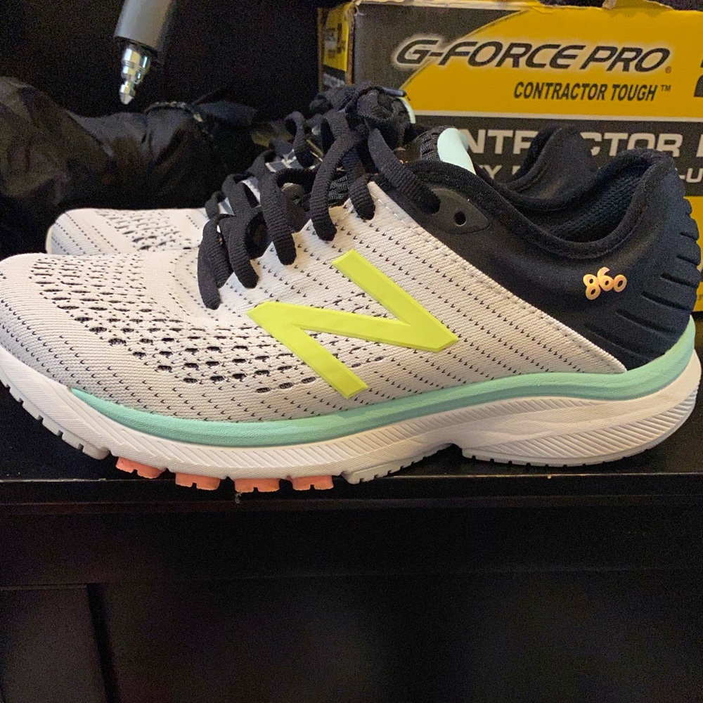 New Balance 860